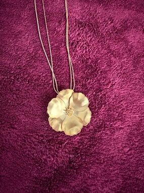 Zenzii - Gold Flower Pendant Necklace - Women's Floral Chain Jewelry